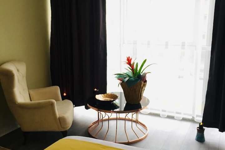 Room 2 of 8