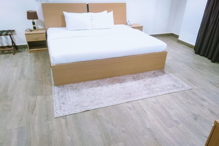 Room 17 of 40