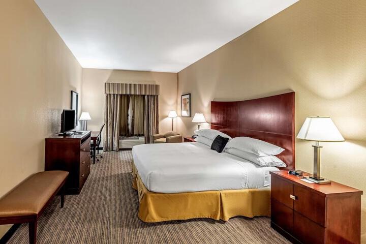 1 King Bed (14 of 14)