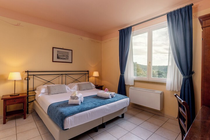 Room 3 of 8
