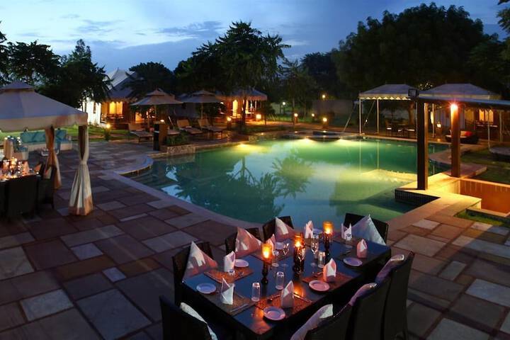 Pool Hotel