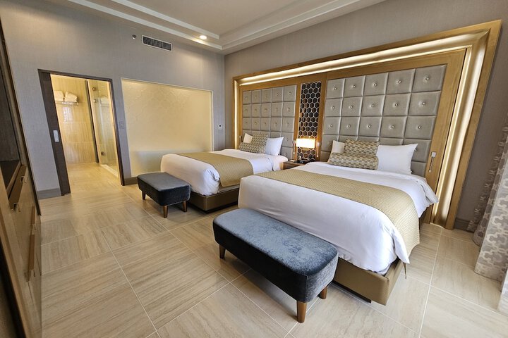 Room 28 of 102