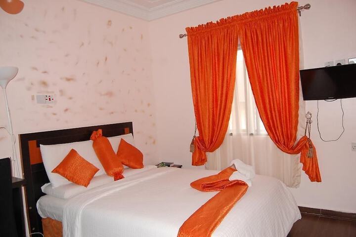 Room 3 of 31
