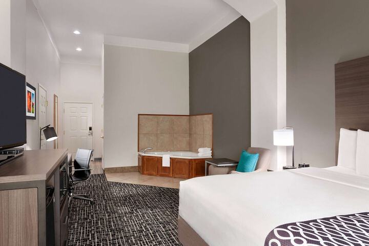 1 King Bed (6 of 12)