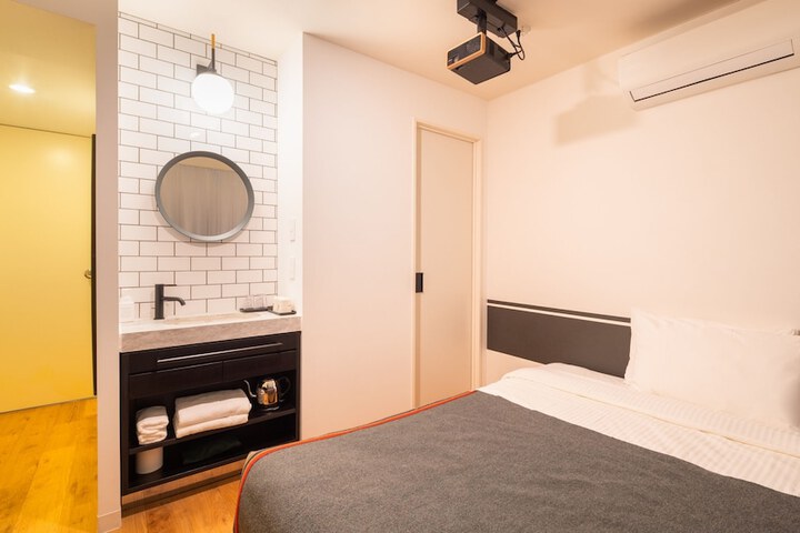 Room 42 of 131