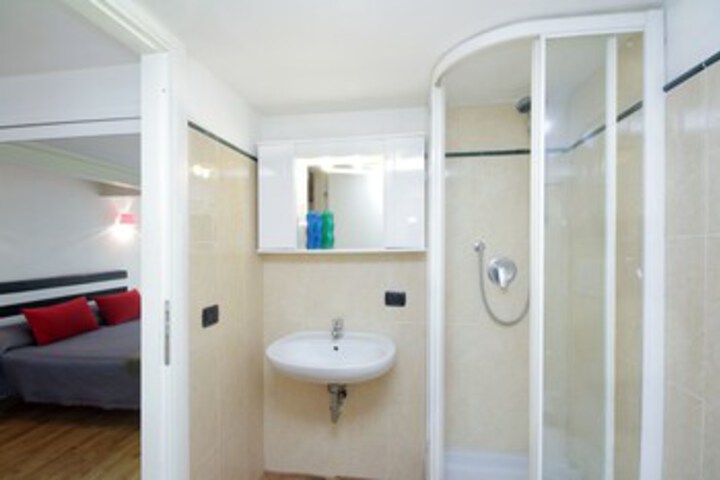 Room 3 of 52