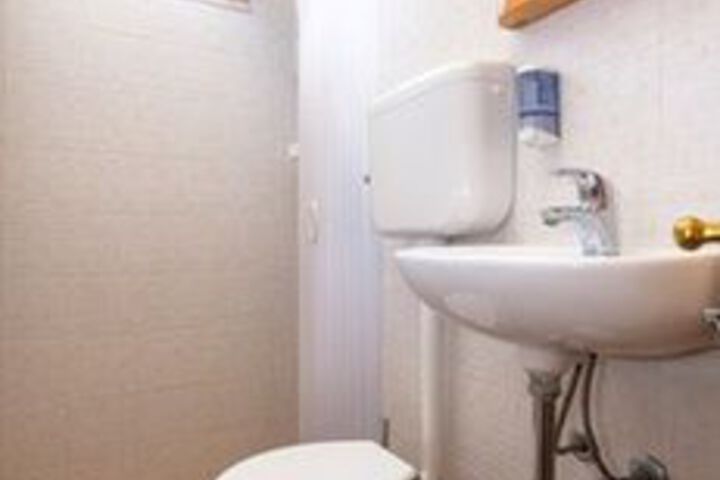 Room 10 of 70