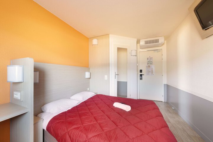 Room 6 of 27