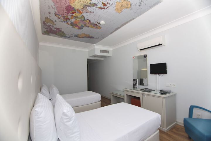 Room 8 of 25