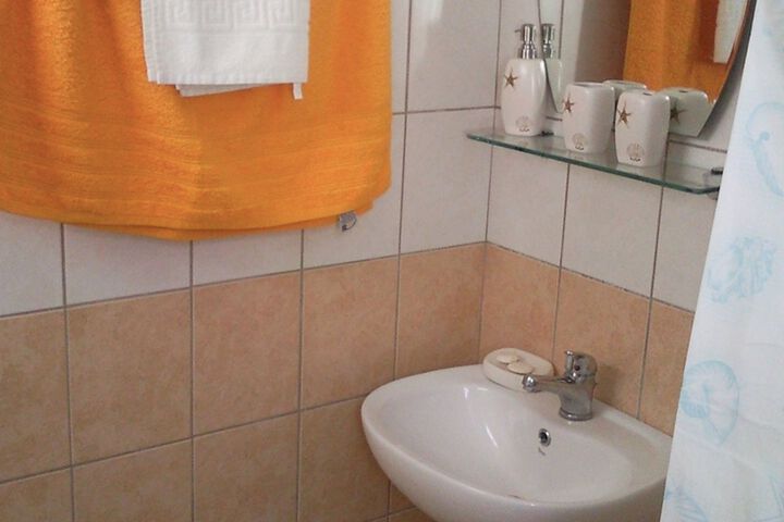 Room 2 of 7