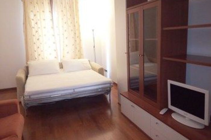 Room 7 of 18
