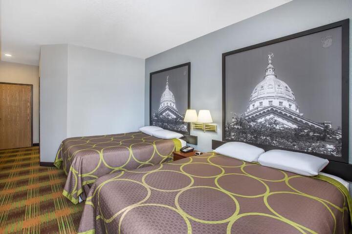 2 Queen Beds (1 of 10)