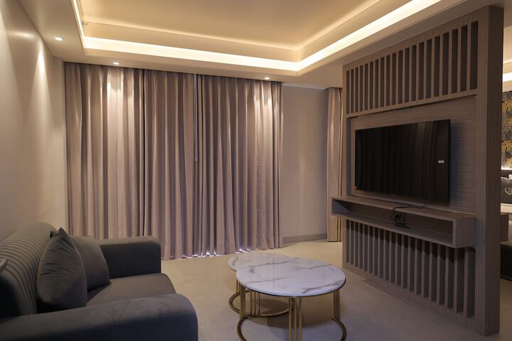 Room 10 of 32