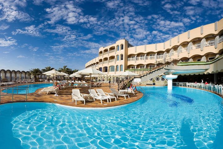 Hotel Pool