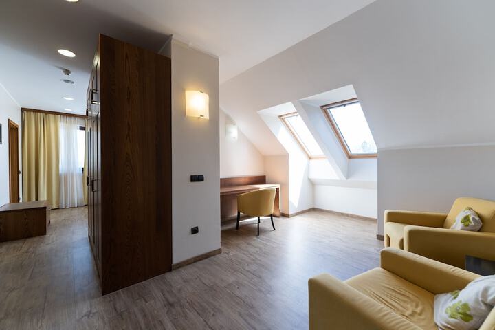 Room 27 of 138
