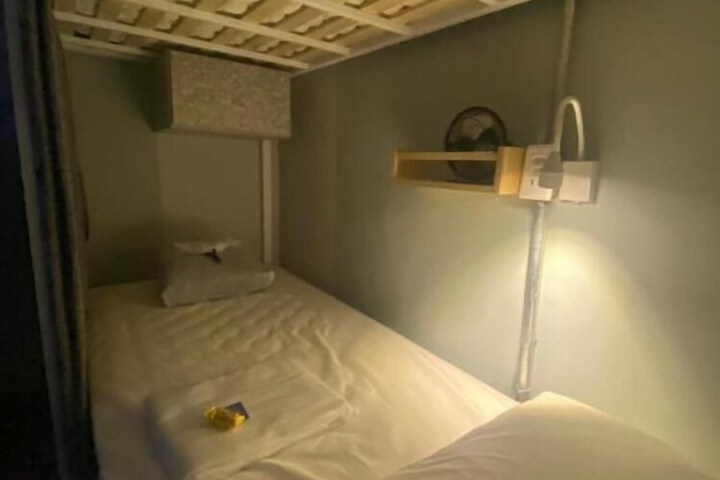 Room 13 of 71