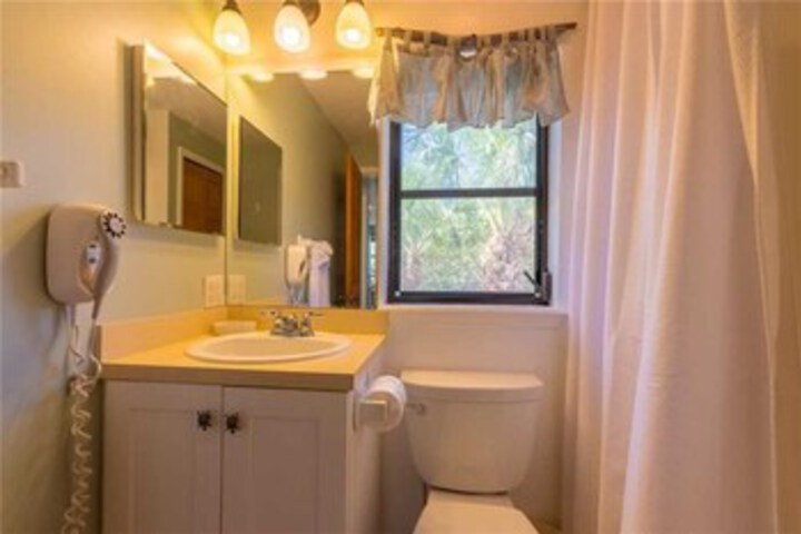 Room 4 of 25