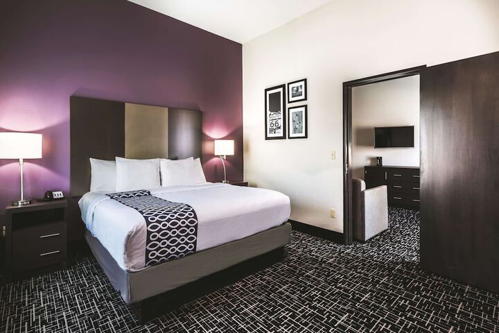 1 King Bed (6 of 14)