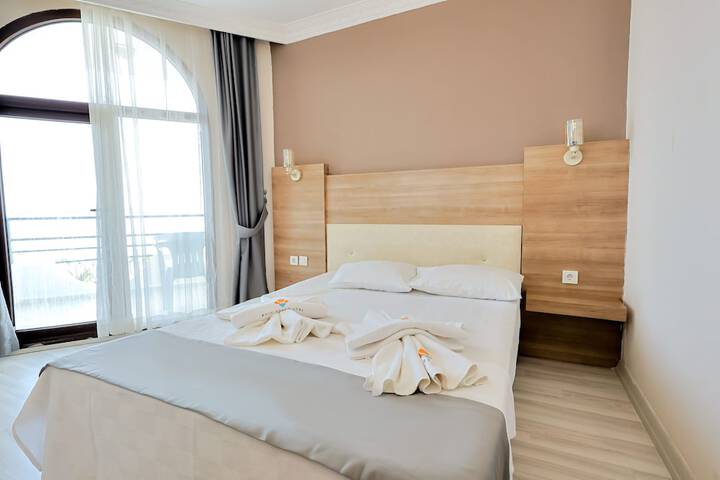 Room 11 of 27