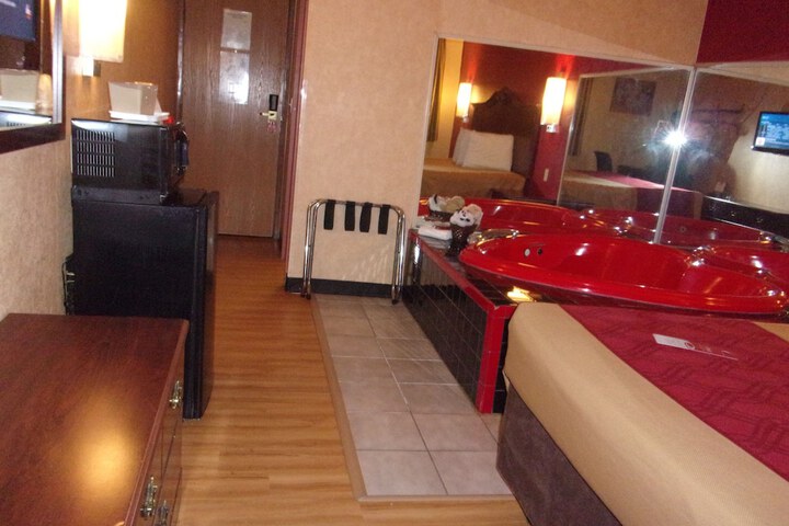 Jetted tub