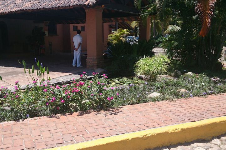 Check-in/check-out kiosk