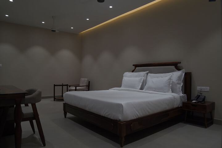 Room 9 of 37