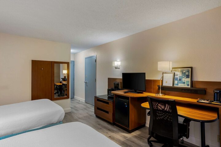 2 Double Beds (8 of 8)