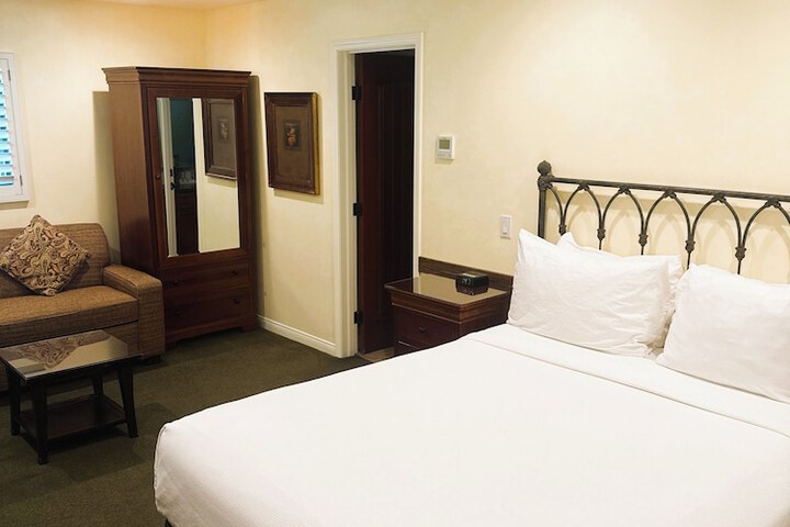 Room 35 of 81