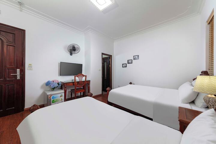Room 42 of 86