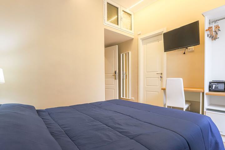 Room 5 of 33