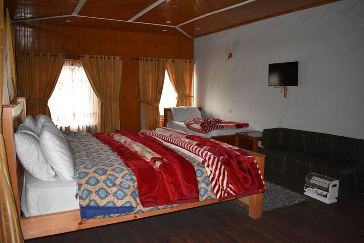 Room 7 of 15