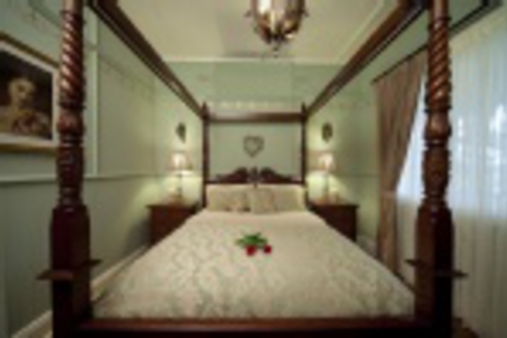 Room 5 of 108