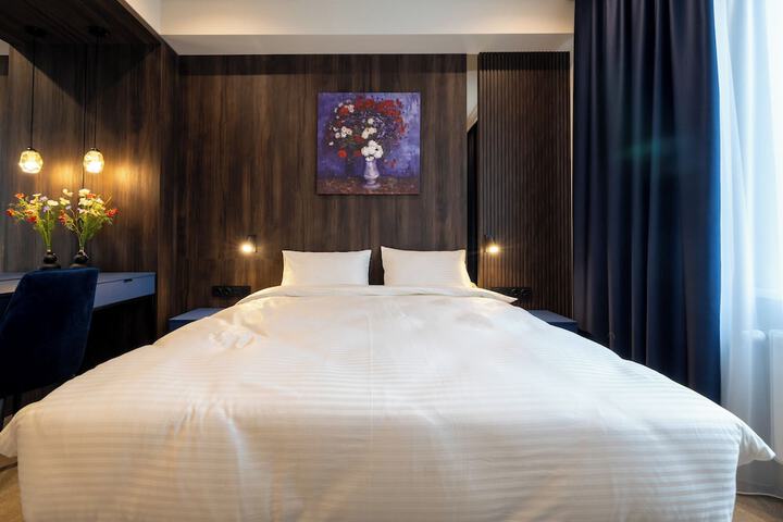 Room 7 of 98