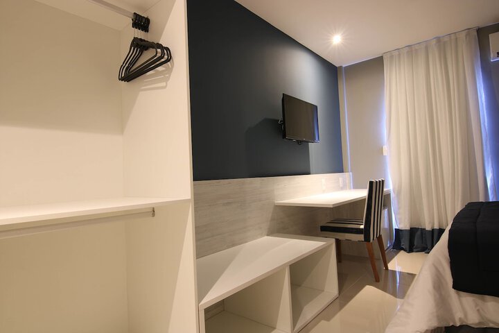 Room 5 of 28