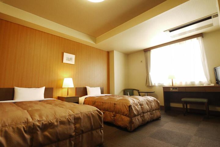 Room 6 of 32
