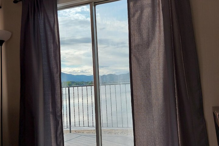 Room 32 of 176