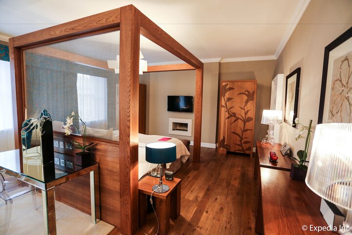 Room 8 of 70