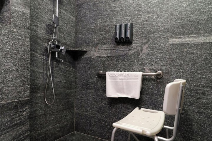 Room 64 of 118