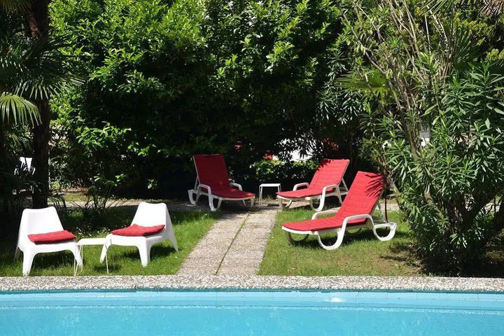 Pool 13 of 18