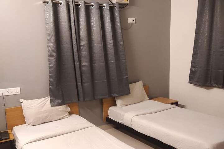 Room 10 of 17