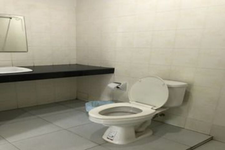 Room 4 of 23