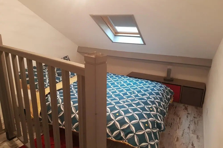 Room 5 of 16