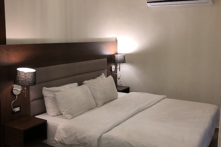 Room 16 of 77