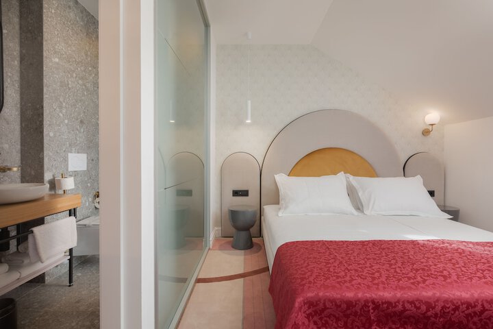Room 6 of 61