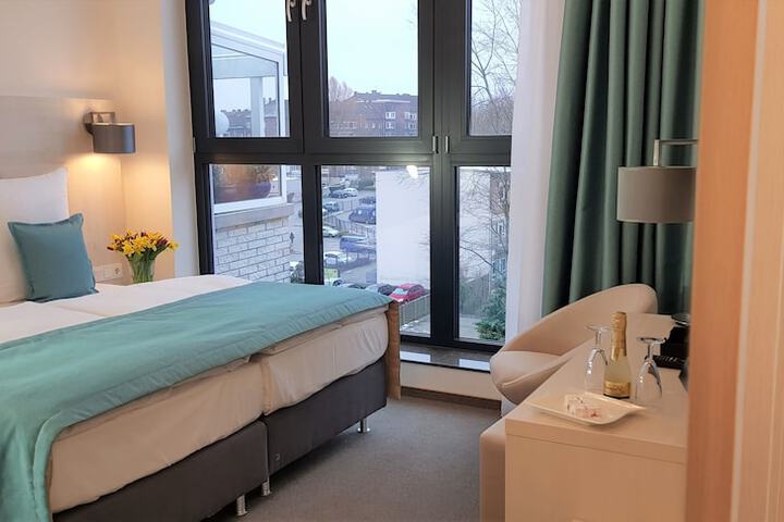 Apricot Hotel