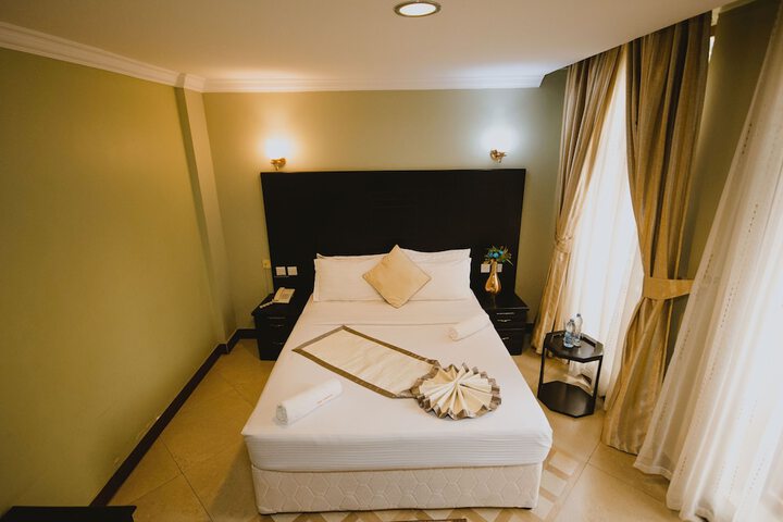 Room 9 of 24