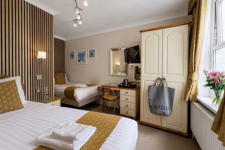 Room 6 of 64