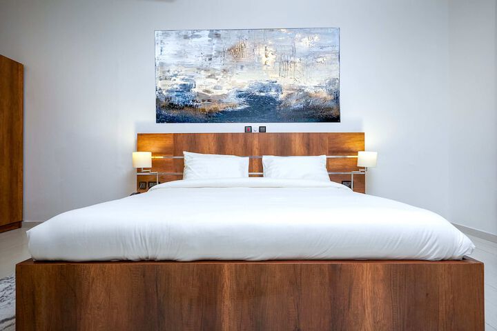 Room 5 of 18