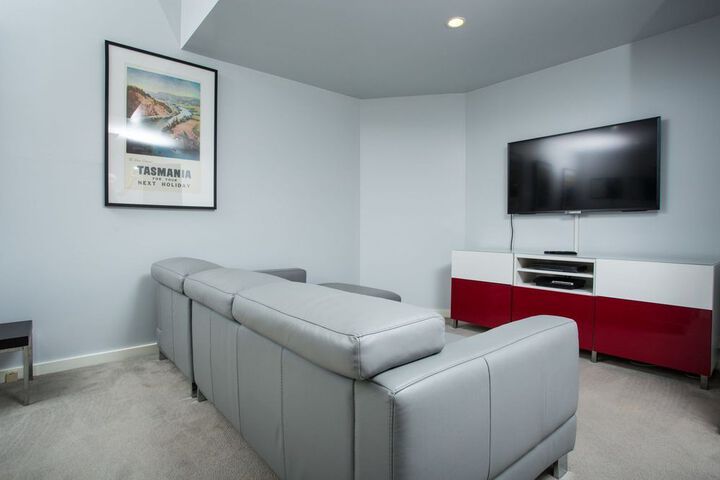 Room 8 of 17