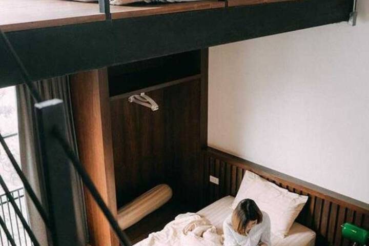 Room 25 of 94